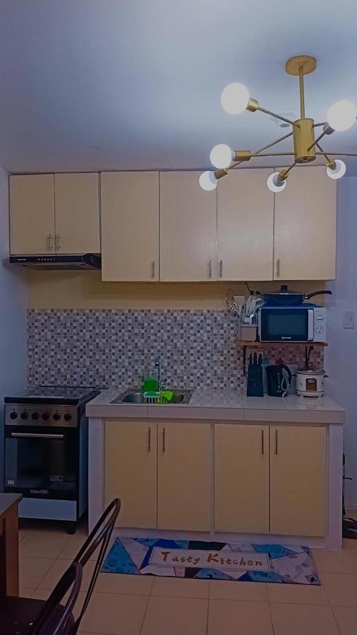 One Spatial Two Bedroom Condominium Unit With Pool And Gym Free Netflix And Wifi Iloilo City Luaran gambar