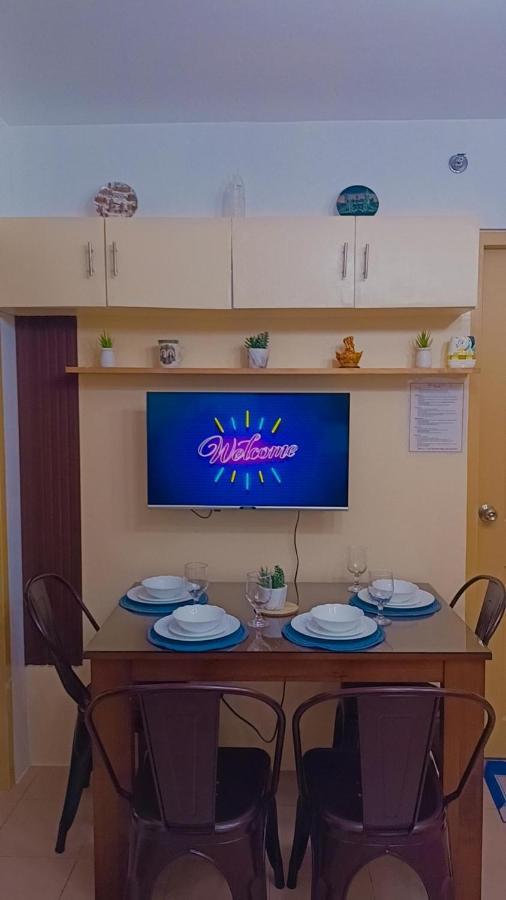 One Spatial Two Bedroom Condominium Unit With Pool And Gym Free Netflix And Wifi Iloilo City Luaran gambar