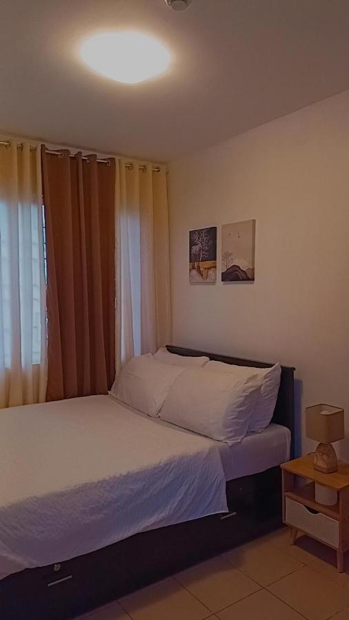 One Spatial Two Bedroom Condominium Unit With Pool And Gym Free Netflix And Wifi Iloilo City Luaran gambar