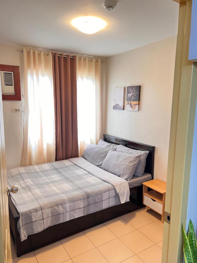 One Spatial Two Bedroom Condominium Unit With Pool And Gym Free Netflix And Wifi Iloilo City Luaran gambar