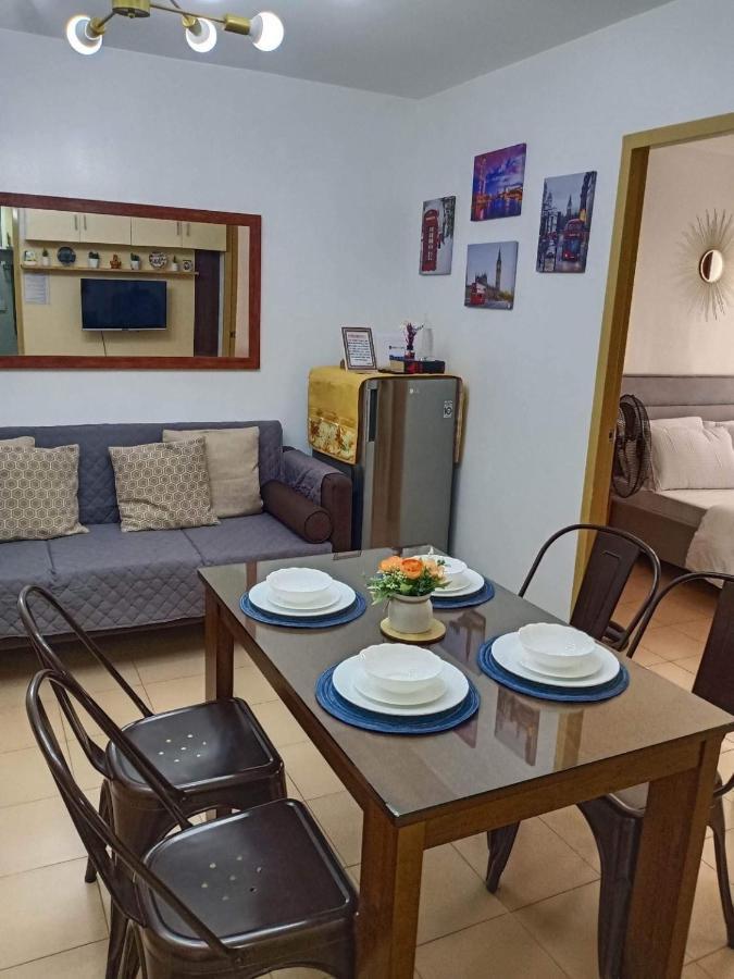 One Spatial Two Bedroom Condominium Unit With Pool And Gym Free Netflix And Wifi Iloilo City Luaran gambar
