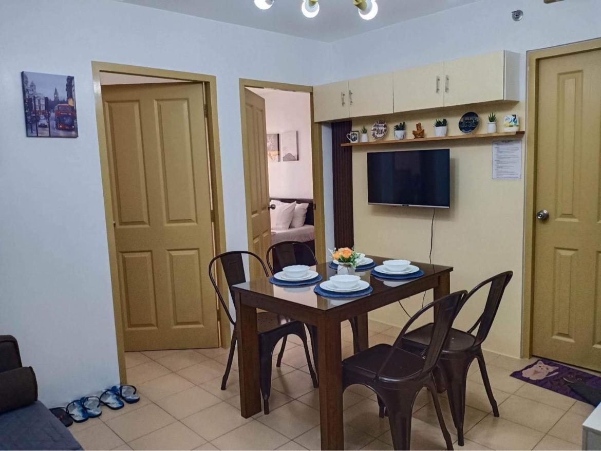One Spatial Two Bedroom Condominium Unit With Pool And Gym Free Netflix And Wifi Iloilo City Luaran gambar